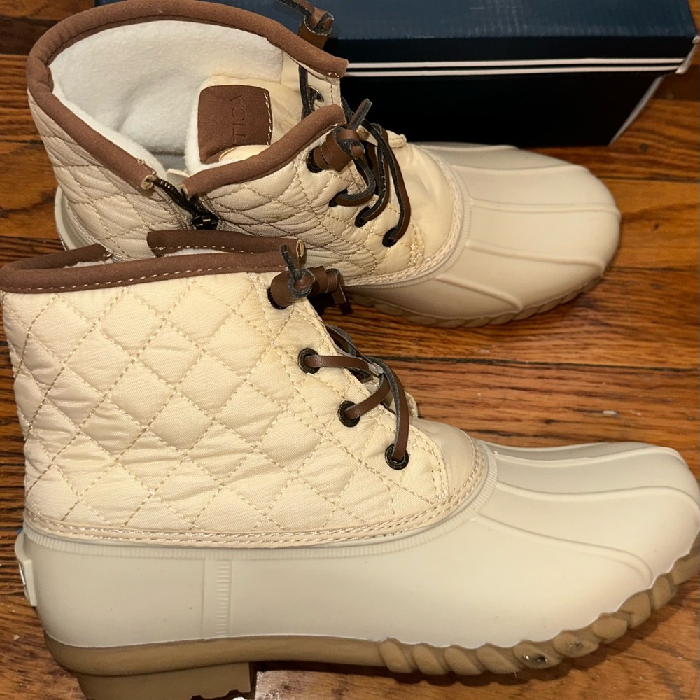 Women's Quilted Beige Boots, Size 8